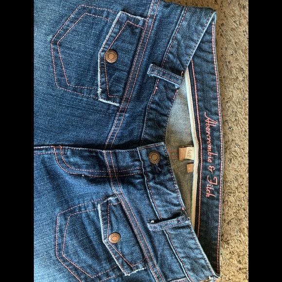 Abercrombie & Fitch Denim - 🌹 A&F jeans with pink stitching 🌹